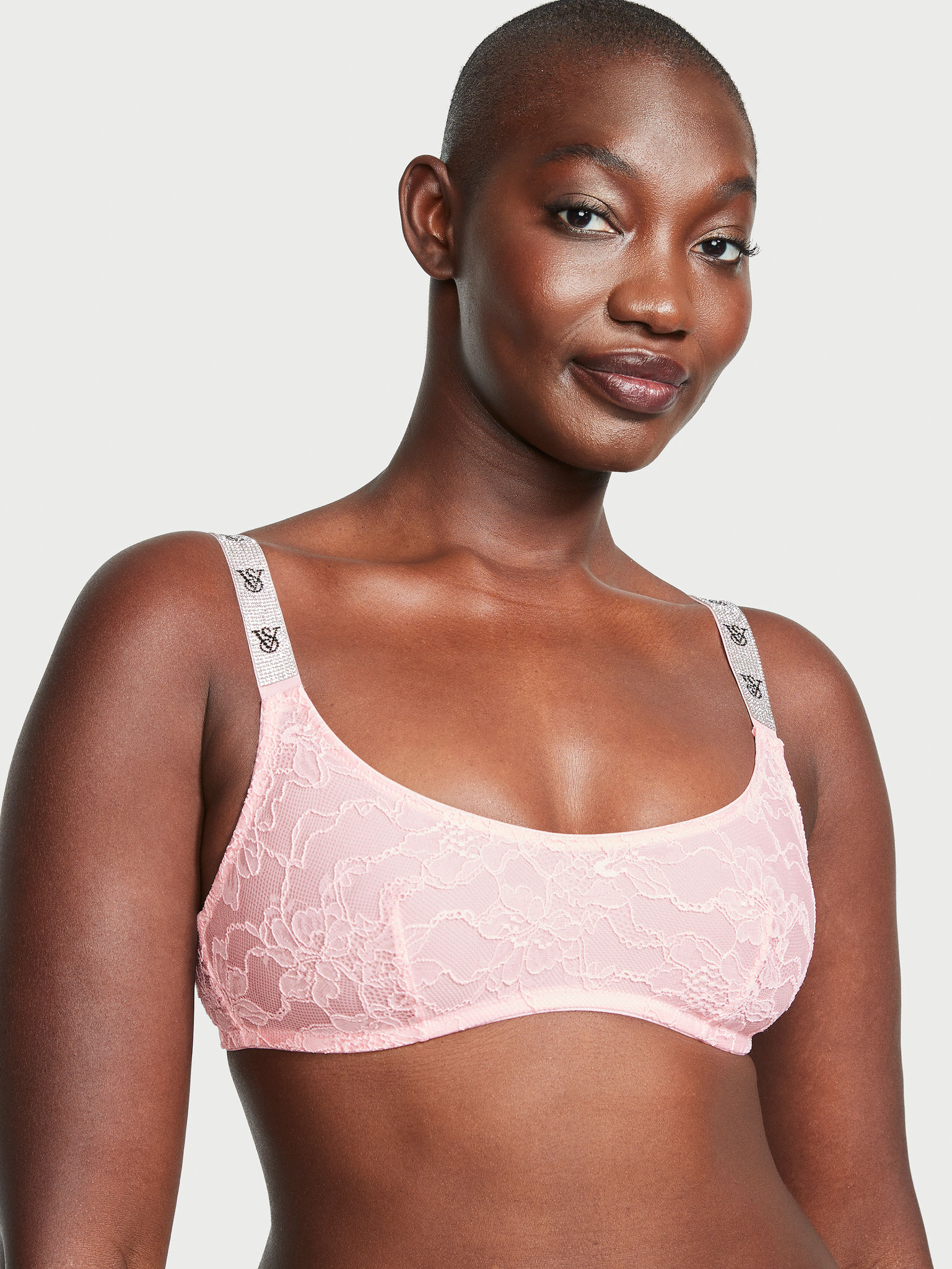 Brassière en dentelle rose pâle