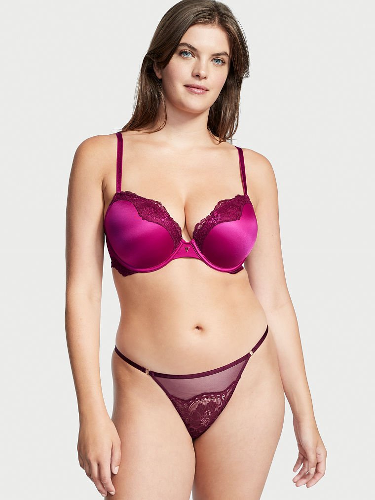 String Bordé De Dentelle, Description, large