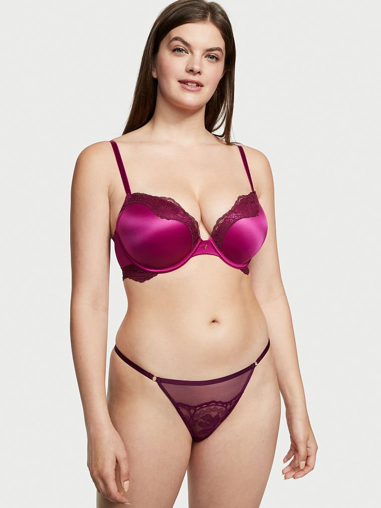 String Bordé De Dentelle, Description, large