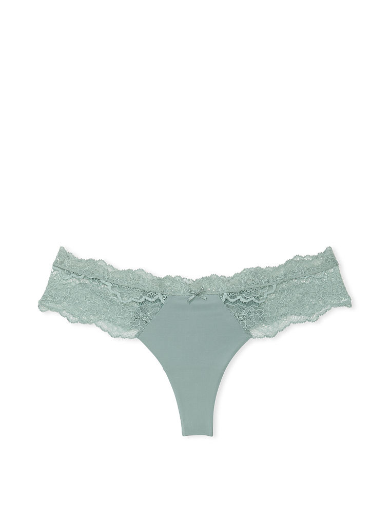 String Bordé De Dentelle, Description, large